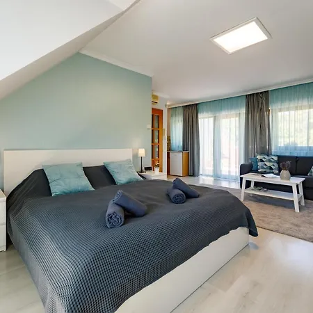 بيت ضيافة Villa Muzsa Apartment House بالاتونفوريد