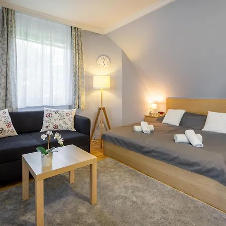 Villa Muzsa Apartment House 4* بالاتونفوريد