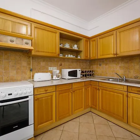 Villa Muzsa Apartment House بيت ضيافة 4*