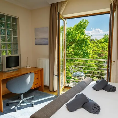 بيت ضيافة Villa Muzsa Apartment House بالاتونفوريد