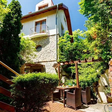 Villa Muzsa Apartment House 4* بالاتونفوريد