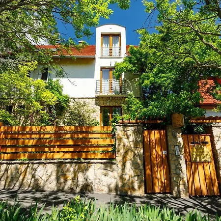 Villa Muzsa Apartment House بالاتونفوريد