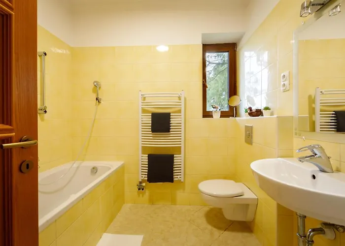 Muzsa House ゲストハウス 4*